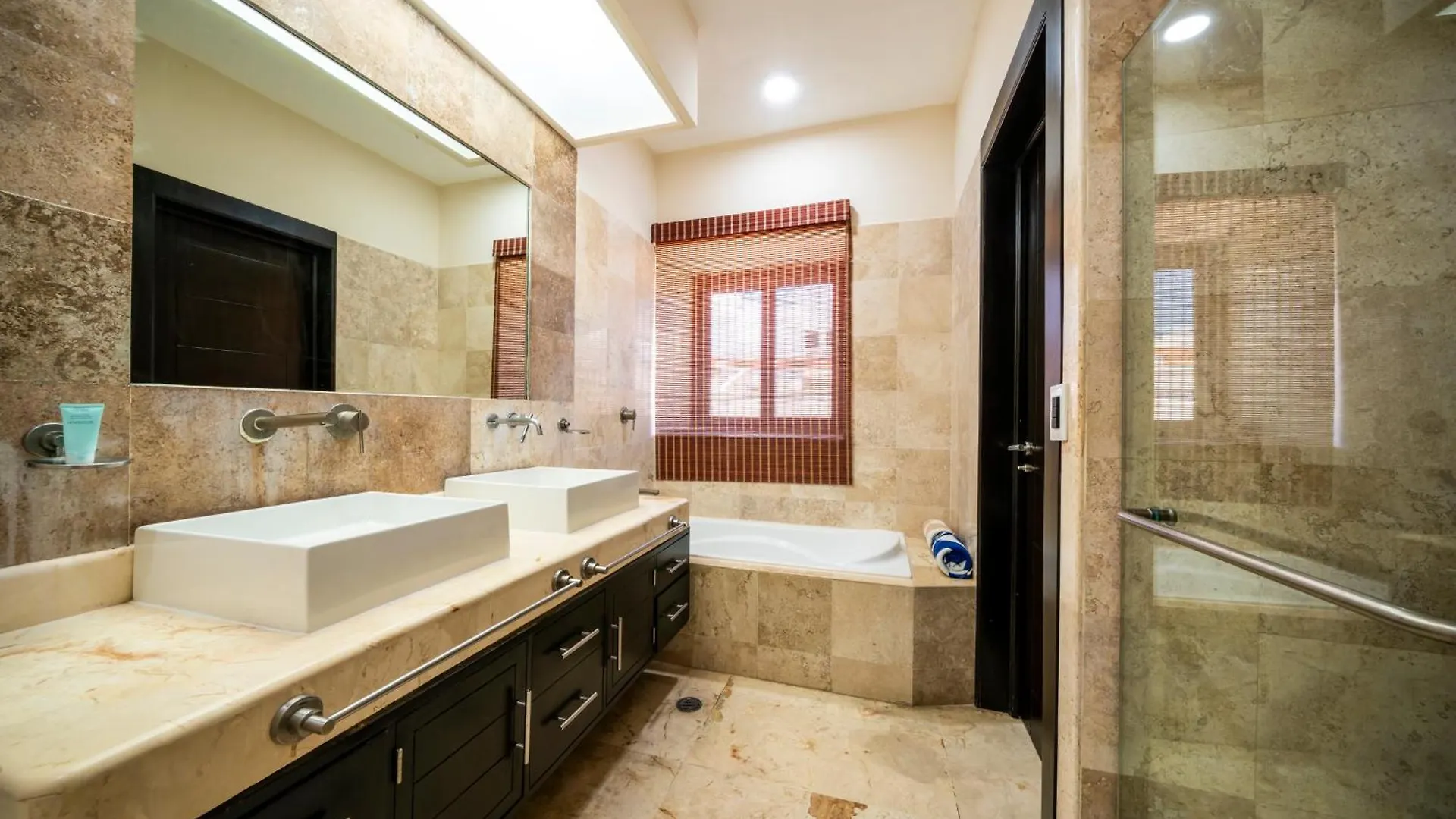 Beachfront 1 Bedroom Condo - El Faro, Surf 407 Playa del Carmen Dom wakacyjny