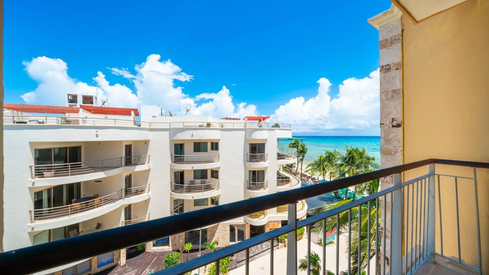 Beachfront 1 Bedroom Condo - El Faro, Surf 407 Playa del Carmen 0*,  Meksyk